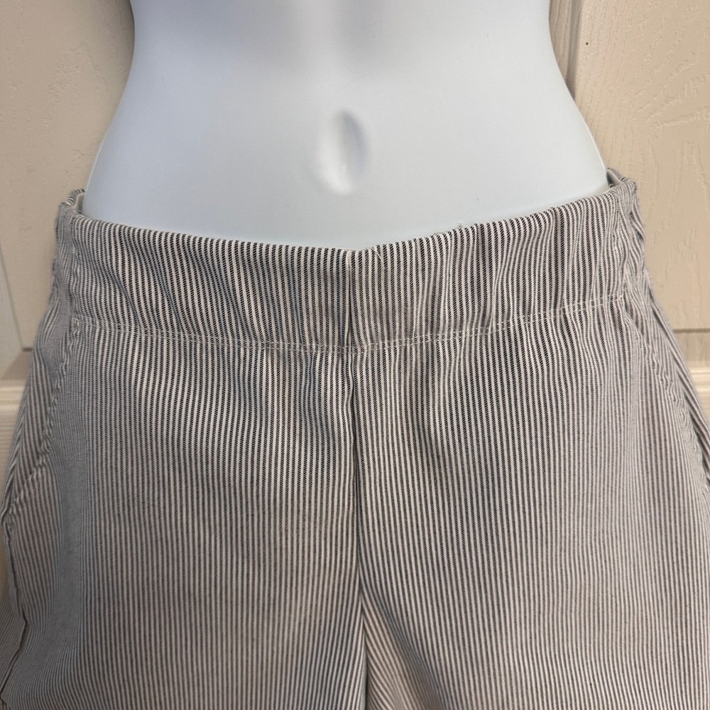 Max Studio Shorts Womens Medium Black White Striped Elastic Waist - Picture 6 of 8